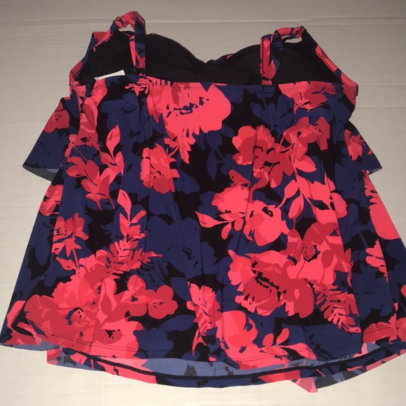 New red floral plus size swimtop - Picture 8 of 11